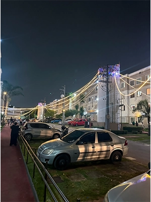 Iluminação natalina fachada trabalho em altura